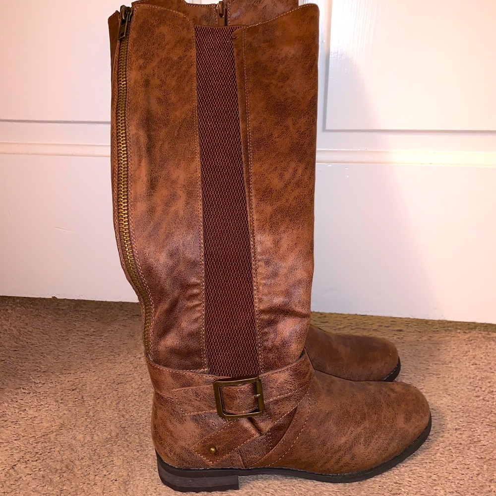 New without tags Bullboxer Boots!